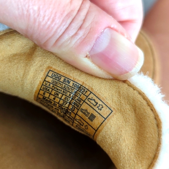 UGG shoes style 1095231, Atwater Spill Seam wedge loafer, sz 6 - Picture 10 of 12